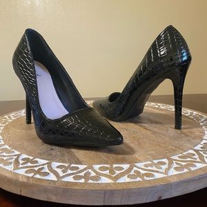 Qupid black textured pumps